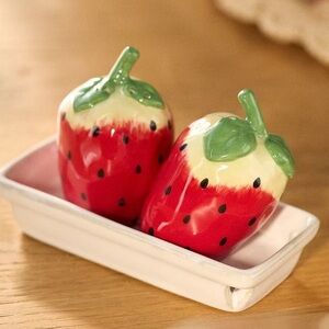 Anthropologie Strawberry Stoneware Salt & Pepper Shaker Set Faye Icon